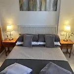2-Bed Apartment 10 Min Drive To The Beach!