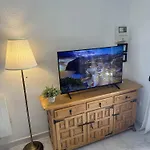 2-Bed Apartment 10 Min Drive To The Beach!