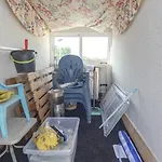 Cosy Apartment Close To Local Amenities