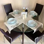 2Bed Flat With Big Lounge&Pool!5Min Walk To Beach!