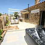 Ferienhaus In Denia Mit Grill, Gemeinschaftlichem Pool Und Garten