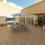 Charmante Wohnung Mit Garten, Grill Und Terrasse
