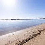 Torrevieja Playa Naufragos Y Piscina Comunitaria