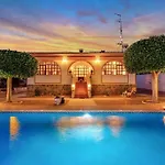 Pmt26 - Large Villa, With Private Garden And Pool