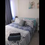 Deluxe 3 Bedroom Apartment, Balcony, 15 Minutes Walk To City And Beach Sys2