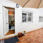 Stylish And Spacious Studio -4 Minutes Walk To Beach