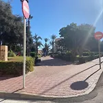 Apartment To 100M Of The Beach