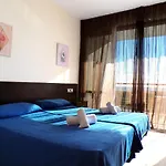 Apartamento Con Jacuzzi, Sauna, Gimnasio Y Piscina Enfrente Del Mar