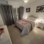2 Minutes From The Beach