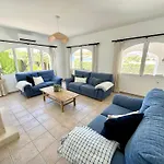 3 Bedroom Villa, Walking Distance To Moraira