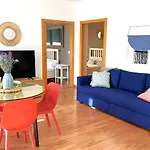 Very Centric Apartment, Lightful, Well Equipped And Decorated, With Castle Views, And Besides A Nice Plaza In Old Town