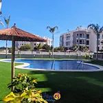 Modern 2 Bed Apt With Com Pool Vm52