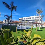 Modern 2 Bed Apt With Com Pool Vm52