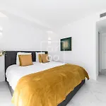 Infinity Blue Luxury Flat By Oyoostays