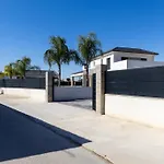 Palm Breeze Villa By Fidalsa