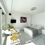 Chill Out Studio Jacuzzi & Sea Views