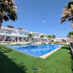 Modern 3 Bedroom Townhouse With Communal Pool Lb24