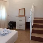 Detached Villa With Pool, Short Walk To The Beach