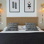Allonbay Sea View Apartment
