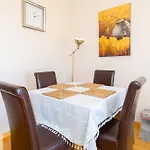 Luxury 2 Bed 2 Bath Apartment With Pool