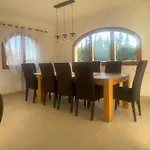 Agradable Villa Con Piscina Y Vistas Al Mar