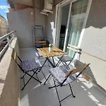 2-Bedroom Apartment - Close To Beaches And Center