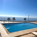 Frontline Apartment Sea Views - Pool - Center