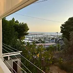 Luxury Renovated 2-Bedroom Apartment With Pool