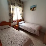 La Loma Holiday Apartment With Garage