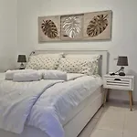 Cozy Bungalow In Urb La Marina With Shared Pool