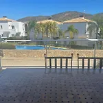 Modern 2 Bedroom Apartment 5Mins From Golf Course