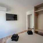 Stunning New Apt, Beach 1Min, 2Br, Parking