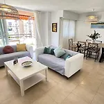 Gran Apartamento, Aire Acondicionado, Piscina Y Parking Gratuito