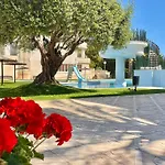Large Relaxed Terrace, Golf Views