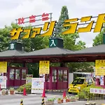 What are the best hotels near Akiyoshido?
