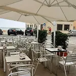 Sunny, 3-Bedroom Apartment In Santa Pola With A Terrace And Sea Views - 10M F...