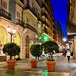 Attractive City Center Apartment