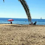 2 Bedroom'S Flat On The Beach, City Center, 1 Line