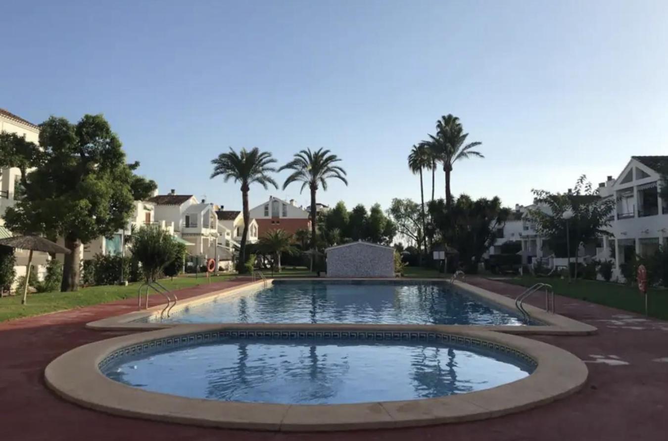 Bajo Con Piscina Y Jardin En Dénia